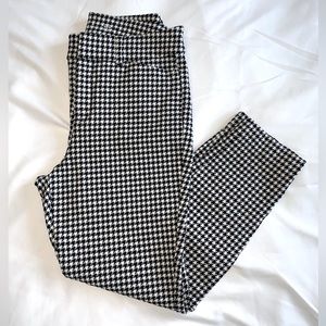 Old Navy Black and White Houndstooth Skinny Pants